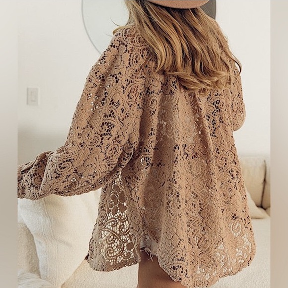 🆕🌿🤎BIBI: TAUPE Oversized Lace Shacket SMALL •SEE VIDEO• - Picture 5 of 12
